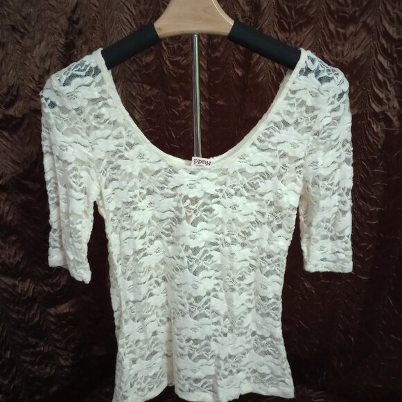 Mudd Scoopneck Lace Blouse (soft clouds like fabric!) - Picture 3 of 5